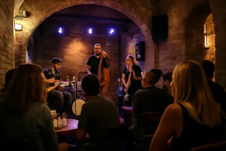 Dove ascoltare musica dal vivo durante i festival culturali riminesi: locali da veri intenditori